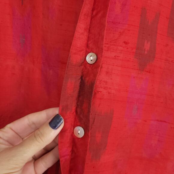 Chicos Silk Blouse Womens Medium Chicos 1 Red Button Up Top Collard V Neckline - Picture 6 of 12